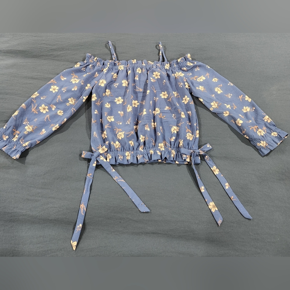Lovely Floral Blouse Size Medium